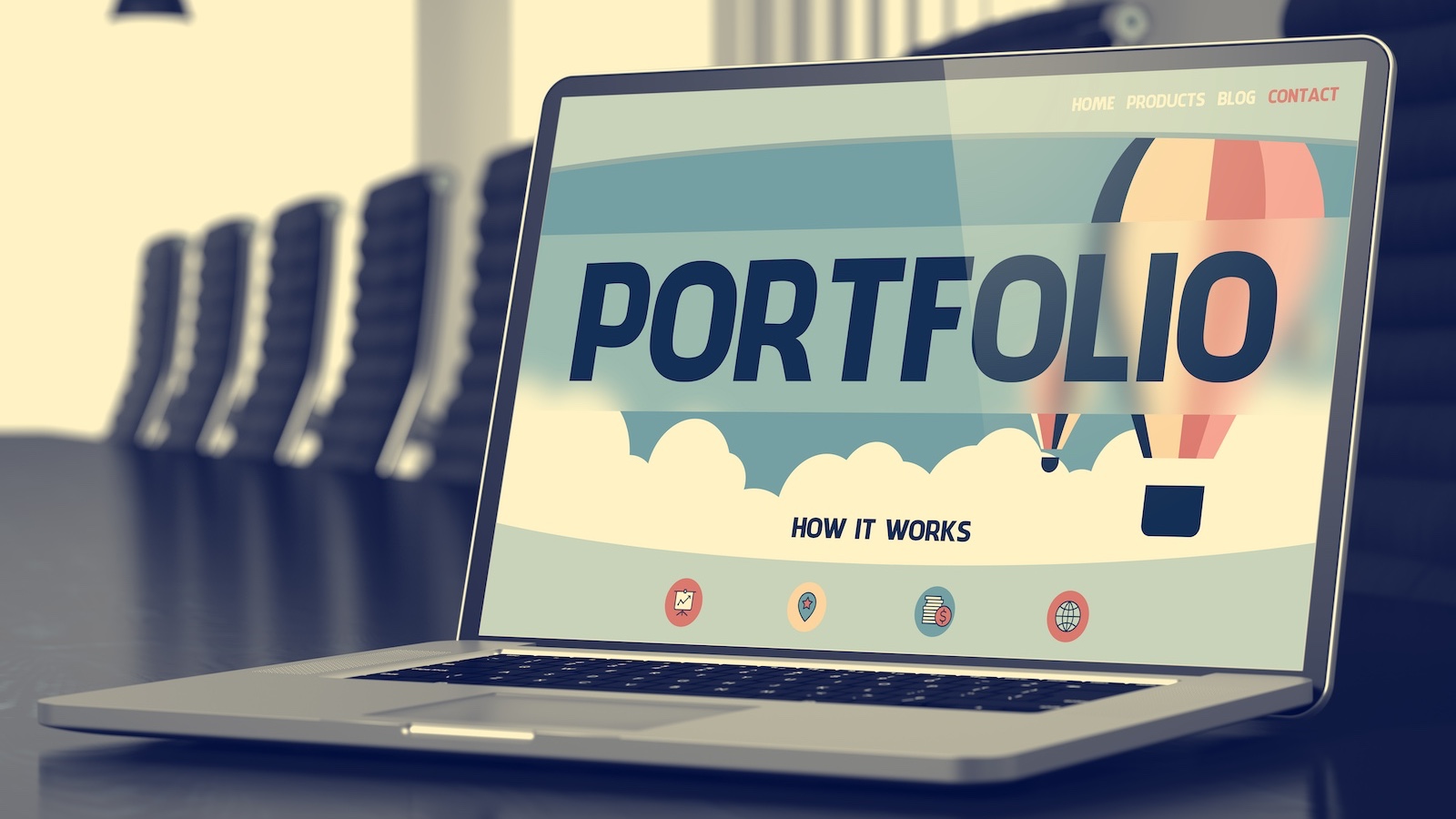 パソコンの画面に「PORTFOLIO」の文字