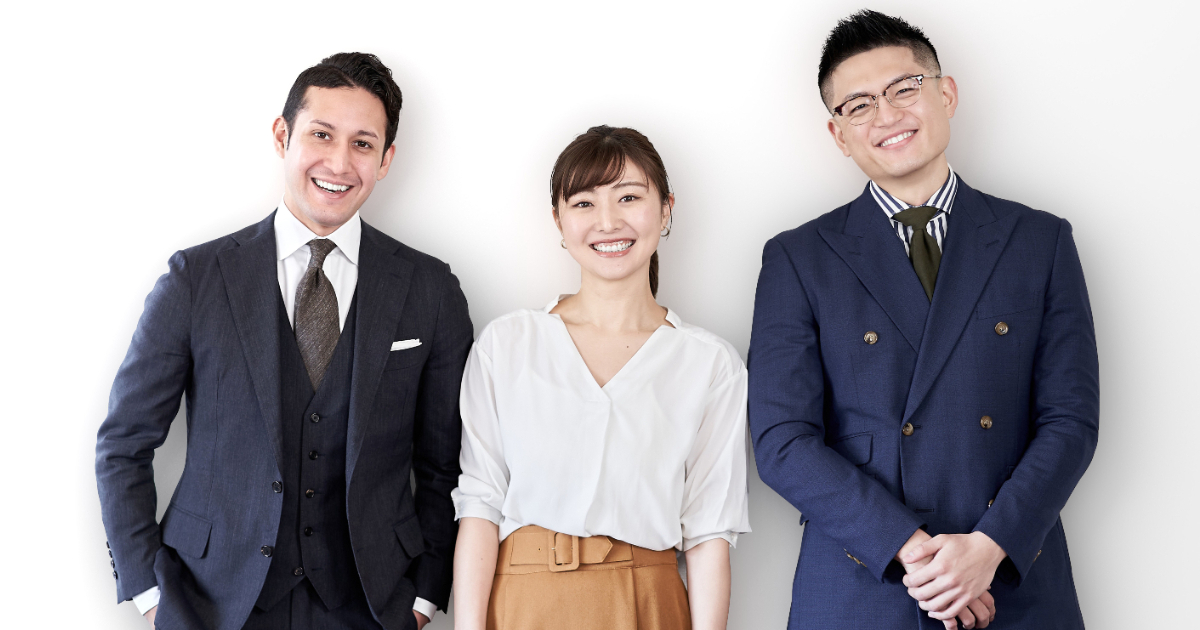 笑顔の男女3人