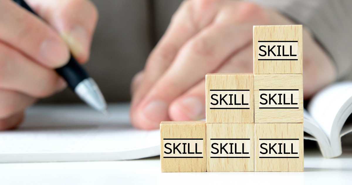 「SKILL」とかかれたブロックが積まれている