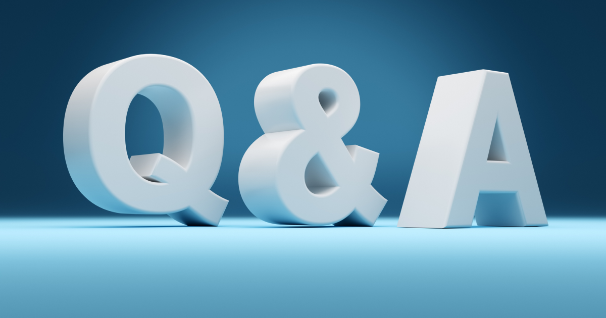 青い背景に白いQ&Aの文字