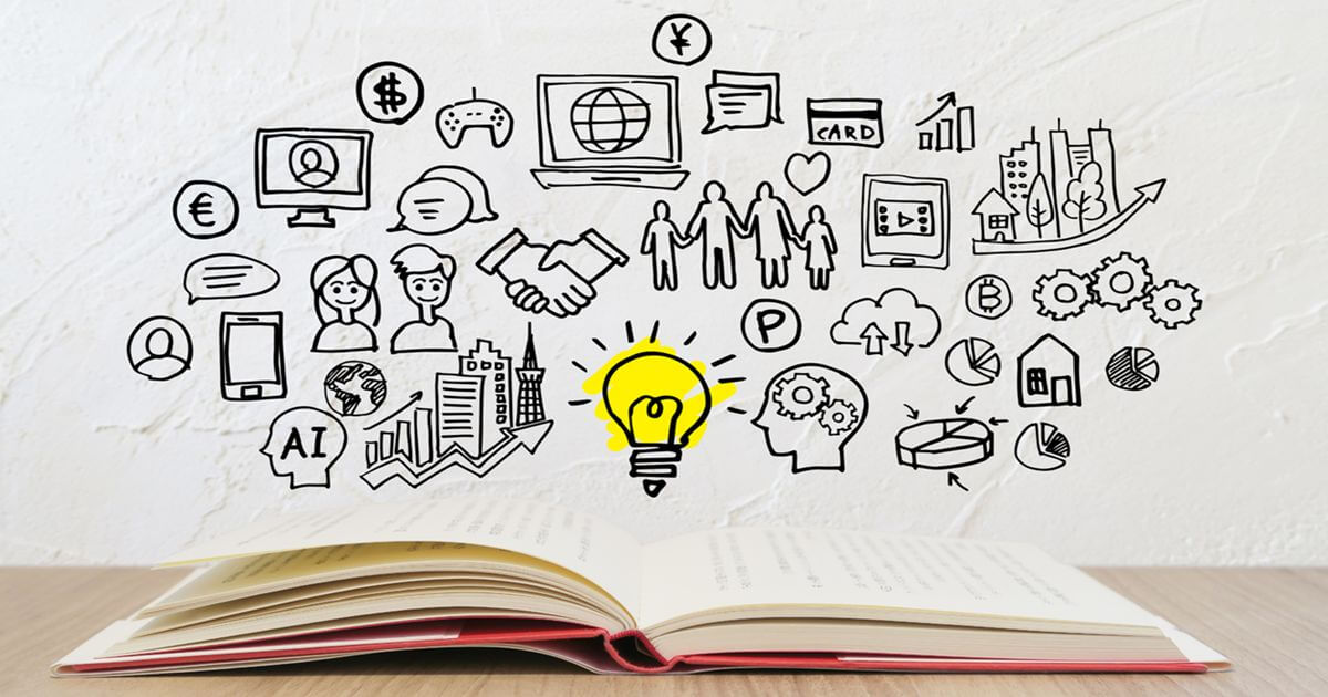 テーブルに置かれた本とダイアグラムやイラストが描かれた壁