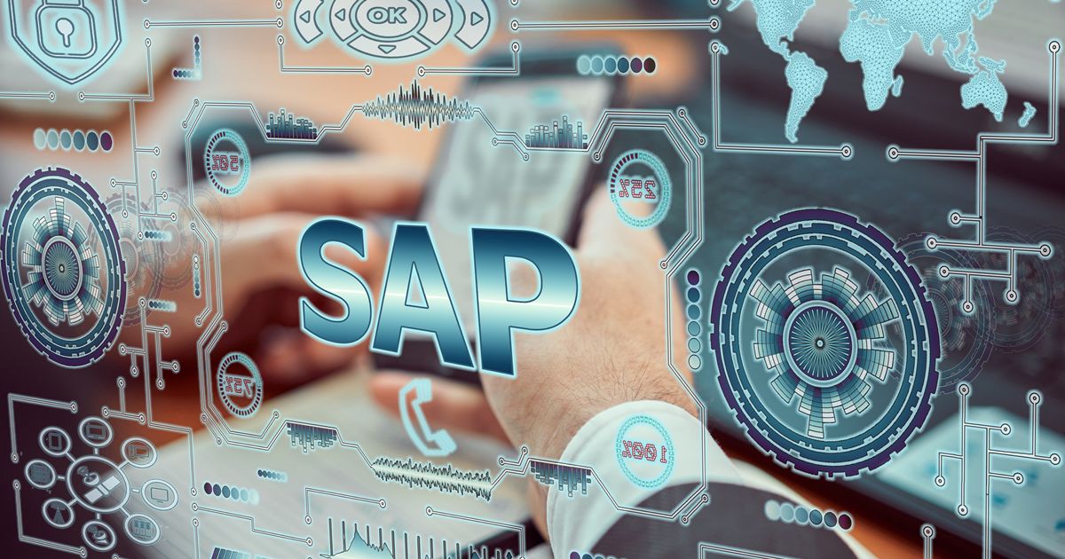 手元でSAPのホログラムインターフェースを操作するビジネスパーソン