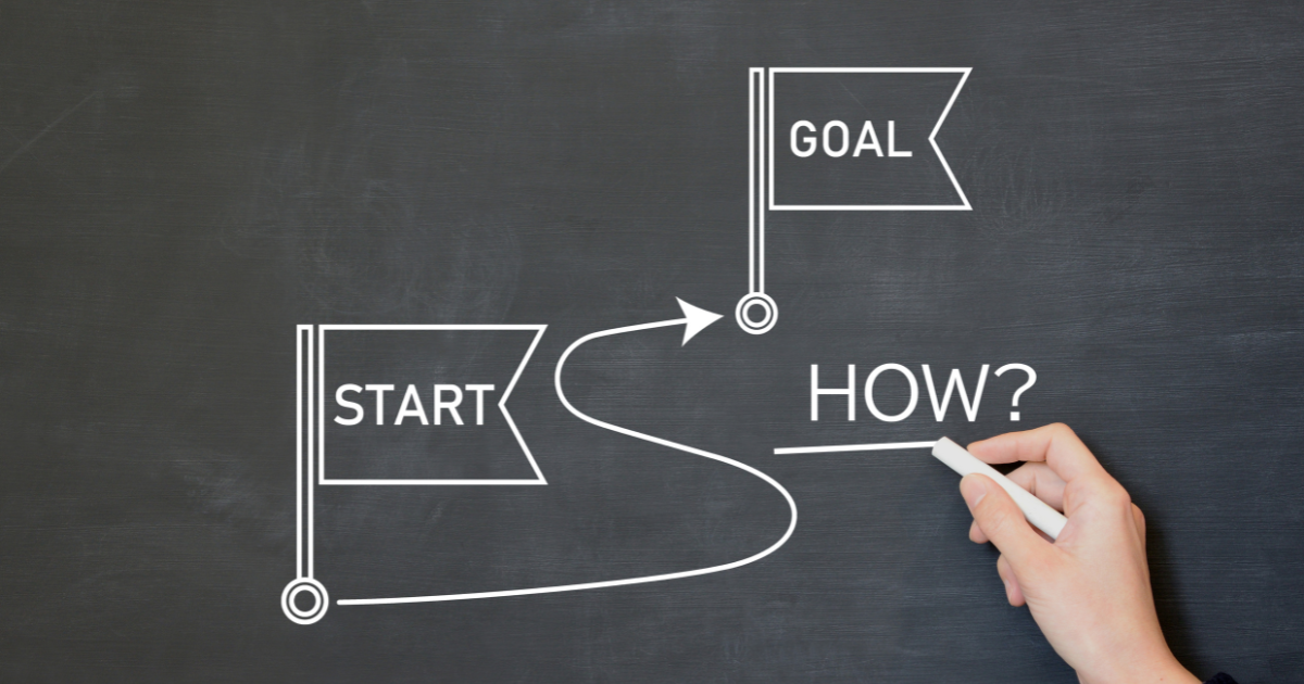 「START」から「GOAL」をつなぐ矢印、「HOW?」に下線を引くチョークを持った手