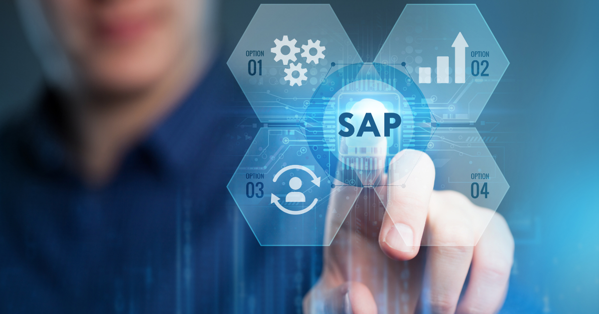 デジタル画面上に表示された「SAP」の文字に指を伸ばして操作する様子