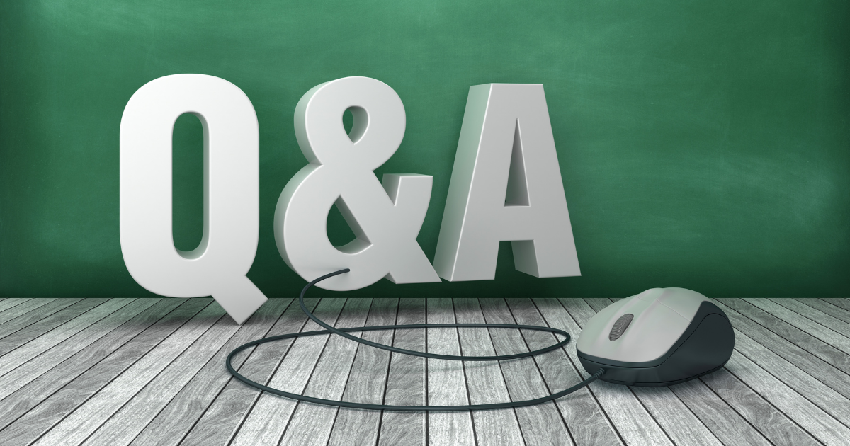 「Q&A」の立体文字とパソコンのマウス